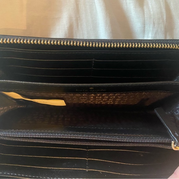 Kate Spade Red Floral Black and White Tote that comes with matching wallet - Picture 7 of 12